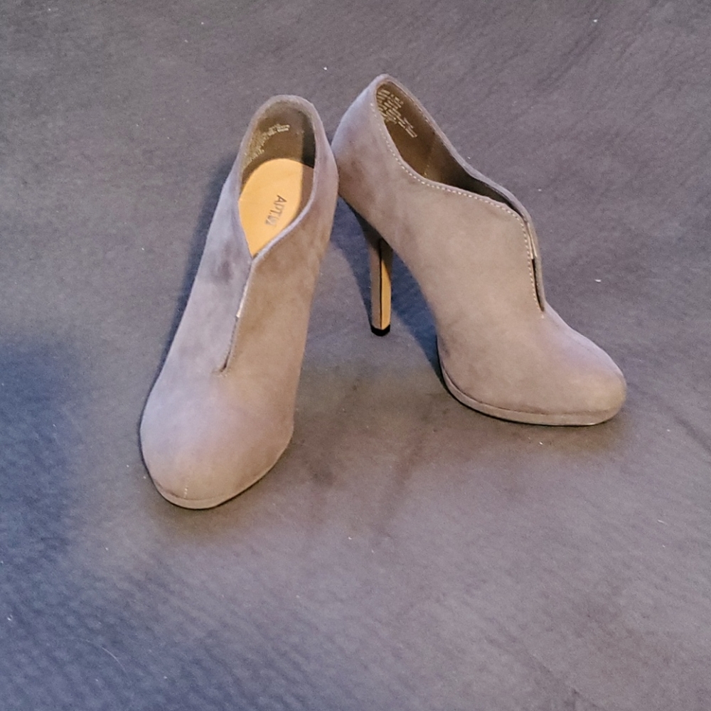 Heeled booties